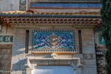 <center>Château des Bormettes.</center>Au-dessus de la porte d'entrée, se trouve un blason seigneurial avec, de chaque côté, deux ouvertures pour les chaînes d'un pont-levis.