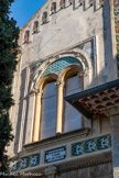 <center>Château des Bormettes.</center>La baie géminée romane de la chapelle et la plaque d'invocation aux moines de Saint Victor. En haut du pignon, un tondo en terre cuite de la Vierge à l'Enfant prenait place dans l'oculus qui, avant, éclairait le sanctuaire. En 1958, ce bas-relief situé sur la façade de la chapelle, représentant Mme Roux tenant dans ses bras son fils décédé enfant d'une méningite, et interprété par un amiral comme une Vierge à l’Enfant, sera retourné à l’intérieur des murs et remplacé par un cadran solaire peint. Le médaillon est aujourd'hui protégé dans le sanctuaire.