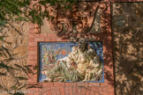 <center>Château des Bormettes.</center>Bas-relief en terre cuite émaillée d'André Allar et Ferdinand Gaidan. La Famille rappelle le statut de villégiature de la propriété. De son premier mariage avec une jeune veuve Delphine-Marie Desfrançais en 1843, Victor Roux à deux enfants, Emilie et Albert. Veuf en 1848, il épouse une autre veuve, Augustine Durand, qui décède en couche en 1859. L'année suivante, il se remarie avec Gabrielle, fille du marquis de Jessé-Charleval et d'Antoinette Surian. Victor Roux se retrouve dès lors allié aux plus anciennes familles de la noblesse provençale. De cette dernière et flatteuse union naîtront : Léon, Roger, Georges, et Madeleine, l'enfant chérie du couple.