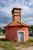 <center>La cité des Bormettes.</center>Le transformateur électrique. L'histoire industrielle de ce lieu  est relatée dans un roman qui fut un succès à son heure, Les Javanais de Jean Malaquais. L’auteur, juif polonais d’origine, né Jan Malacki, obtint le prix Renaudot en 1939 pour son roman où il dépeint admirablement, dans un style enlevé et vert, la coexistence des deux univers sociaux contrastés, celui de la dure condition des mineurs, entassés dans leurs baraquements et « sans crédit à la double pesée, et celui des employés modèles de la compagnie, Bigorneau Fils et Cie, qui fabriquaient des machines qui explosent sous la mer (…) la compagnie leur avait fait construire des maisonnettes blanchies à la chaux… »