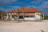<center>La cité des Bormettes.</center>Le théâtre, ancienne salle des fêtes. L'appentis, devant les accades est récent.
