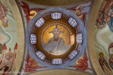 <center>Le monastère orthodoxe Saint Michel du Var</center>A gauche de l'entrée. L'archange Raphaël  conseille à Tobie de prendre le poisson qui va guérir de sa cécité son père, et Sara, sa future femme, tourmentée par sept démons. Encadrant la porte, l'archange Raphaël.