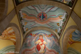 <center>Le monastère orthodoxe Saint Michel du Var</center>A gauche de l'entrée. L'archange Raphaël  conseille à Tobie de prendre le poisson qui va guérir de sa cécité son père, et Sara, sa future femme, tourmentée par sept démons. Encadrant la porte, l'archange Raphaël.
