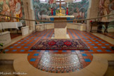 <center>Le monastère orthodoxe Saint Michel du Var</center>A gauche de l'entrée. L'archange Raphaël  conseille à Tobie de prendre le poisson qui va guérir de sa cécité son père, et Sara, sa future femme, tourmentée par sept démons. Encadrant la porte, l'archange Raphaël.