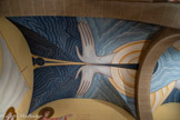 <center>Le monastère orthodoxe Saint Michel du Var</center>A gauche de l'entrée. L'archange Raphaël  conseille à Tobie de prendre le poisson qui va guérir de sa cécité son père, et Sara, sa future femme, tourmentée par sept démons. Encadrant la porte, l'archange Raphaël.