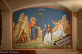 <center>La crypte du monastère orthodoxe Saint Michel du Var</center>A gauche de l'entrée. L'archange Raphaël  conseille à Tobie de prendre le poisson qui va guérir de sa cécité son père, et Sara, sa future femme, tourmentée par sept démons. Encadrant la porte, l'archange Raphaël.