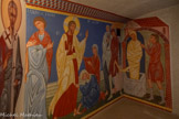 <center>La crypte du monastère orthodoxe Saint Michel du Var</center>A gauche de l'entrée. L'archange Raphaël  conseille à Tobie de prendre le poisson qui va guérir de sa cécité son père, et Sara, sa future femme, tourmentée par sept démons. Encadrant la porte, l'archange Raphaël.