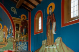 <center>Le monastère orthodoxe Saint Michel du Var</center>A gauche de l'entrée. L'archange Raphaël  conseille à Tobie de prendre le poisson qui va guérir de sa cécité son père, et Sara, sa future femme, tourmentée par sept démons. Encadrant la porte, l'archange Raphaël.