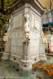 <center>Lorgues</center>A gauche de l'entrée. L'archange Raphaël  conseille à Tobie de prendre le poisson qui va guérir de sa cécité son père, et Sara, sa future femme, tourmentée par sept démons. Encadrant la porte, l'archange Raphaël.