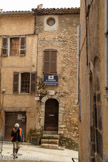 <center>Lorgues</center>A gauche de l'entrée. L'archange Raphaël  conseille à Tobie de prendre le poisson qui va guérir de sa cécité son père, et Sara, sa future femme, tourmentée par sept démons. Encadrant la porte, l'archange Raphaël.