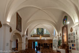 <center>L’ermitage de Saint-Ferréol</center>A gauche de l'entrée. L'archange Raphaël  conseille à Tobie de prendre le poisson qui va guérir de sa cécité son père, et Sara, sa future femme, tourmentée par sept démons. Encadrant la porte, l'archange Raphaël.