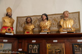 <center>L’ermitage de Saint-Ferréol</center>A gauche de l'entrée. L'archange Raphaël  conseille à Tobie de prendre le poisson qui va guérir de sa cécité son père, et Sara, sa future femme, tourmentée par sept démons. Encadrant la porte, l'archange Raphaël.