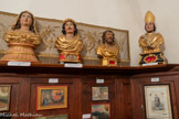 <center>L’ermitage de Saint-Ferréol</center>A gauche de l'entrée. L'archange Raphaël  conseille à Tobie de prendre le poisson qui va guérir de sa cécité son père, et Sara, sa future femme, tourmentée par sept démons. Encadrant la porte, l'archange Raphaël.