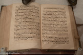 <center>L’ermitage de Saint-Ferréol</center>A gauche de l'entrée. L'archange Raphaël  conseille à Tobie de prendre le poisson qui va guérir de sa cécité son père, et Sara, sa future femme, tourmentée par sept démons. Encadrant la porte, l'archange Raphaël.