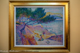 <center>Henri-Edmond CROSS 1856-1910</center>La baie de Cavalière, 1906-1907.
Huile sur toile.
Legs Grammont, 1955.
Collection du Centre Pompidou, MNAM/CCI, Paris.
En dépôt au Musée de l’Annonc