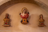 <center>Bustes reliquaires de saint Tropez, de Sainte Maxime et de saint André</center>Buste reliquaire de saint Tropez en bols sculpté, polychrome et doré, XVIIIe  s. Le saint est représenté auréolé, vêtu à la romaine d’une cuirasse ciselée ornée d’une écharpe nouée sur l’épaule gauche. Les reliques sont manquantes.<br>
Buste reliquaire de sainte Maxime en bois sculpté, polychrome et doré, XVIIIe  s.
La sainte est représentée auréolée, vêtue d'une robe à col rond et coiffée d’un grand voile qui  recouvre sa poitrine. Les reliques sont manquantes. <br>Buste reliquaire de saint André en bois sculpté, polychrome et doré, XIXe s.
Le saint est représenté auréolé, torse nu à moitié recouvert d’un manteau drapé. Le buste et la tête du saint sont taillés dans un ensemble de 9 à 10 éléments massifs d’essence de feuillu (chêne ou fruitier) collés sous presse.
Les yeux en verre ont été intégrés lors du montage.
La croix fichée dans son dos par 4 clous en fer forgé, est faite de deux parties de troncs de cerisier.