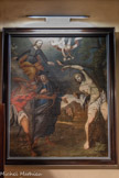 <center>Saint Sébastien, saint François Xavier, saint Ignace de Loyola XVIIe s.
</center>Huile sur toile, signée S. Cosma, 1619. Au premier plan :
A droite, saint Sébastien est représenté nu, transpercé de flèches et attaché par le bras droit à un arbre. Les flèches sont une représentation symbolique de la peste et nous rappellent que saint Sébastien était invoqué pour combattre cette maladie. Le lierre qui court sur l’arbre est un symbole de fidélité donc de solidité de la foi.
A gauche est figuré un indien portant une épée et qui décoche les flèches sur le martyr. Tout oppose ces deux personnages situés de part et d’autre de la toile : au corps abandonné au sacrifice du martyr dans une blanche nudité christique fait contraste l'indien, à la peau mate, armé, dynamise, image de la force brutale dont la chemise rouge symbolise les passions humaines les plus basses et le paganisme.
Au deuxième plan, saint François Xavier, en chapeau et pèlerine, symbole de ses nombreux voyages, derrière lui, saint Ignace de Loyola en soutane.
A l’arrière-plan une représentation imaginaire de Rome, lieu du martyre de saint Sébastien.