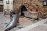 <center>Roquebrune-sur-Argens. </center>Le lavoir, devant la chapelle Saint-Michel.