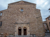<center>L'Église Saint-Pierre-Saint-Paul. </center>Construite au XVIe siècle dans le style gothique sur des vestiges du XIIe siècle, elle englobe l'église primitive de la commune, Notre-Dame des Salles, du Xe siècle. Elle a subi plusieurs modifications au cours des siècles. La partie la plus ancienne date du XIe siècle (chapelle des âmes du purgatoire). Elle est devenue église paroissiale en 1535 et fut consacrée par Léon des Ursins sous le nom de Saint Pierre-Saint Paul.