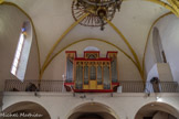 <center>L'Église Saint-Pierre-Saint-Paul. </center>La Tribune.
Il s'y trouve l'orgue acquis en 2008 par une souscription publique. L'église accueille en effet
un orgue qui provient de l'église de Borken, en Allemagne. Le buffet a été entièrement repensé pour qu'il soit en parfaite harmonie avec le style de l'église. Il comporte 20 jeux répartis sur trois plans sonores, 2 claviers de 56 notes et 1 pédalier de 30 notes. Cet instrument est conçu pour jouer les différents styles de musique baroque.