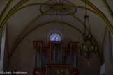 <center>L'Église Saint-Pierre-Saint-Paul. </center>L'Église Saint-Pierre-Saint-Paul. Au-dessus de l'orgue, vitrail représentant la Vierge supportée par deux anges (Assomption ?).