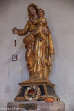 <center>Roquebrune-sur-Argens. </center>Au carmel, la dévotion à Marie se manifeste notamment par le port du Scapulaire de Notre-Dame du Mont Carmel, signe de consécration à Marie, qu’ils font connaître depuis leurs origines.