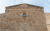 <center>L'Église Saint-Pierre-Saint-Paul. </center>Le décor du fronton est classique du XIXe siècle.