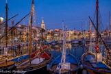 <center>Sanary.</center>Le port, le soir. Illuminations de fin d'année.