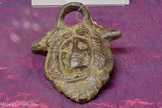 <center>Musée de Tauroetum</center>Ex voto en métal d'époque romaine.