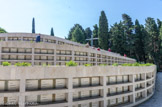 <center>Saint-Mandrier</center>Cimetière Franco-Italien. Partie Italienne. Columbarium renfermant les restes de 975 soldats décédés dans le sud de la France au cours de la seconde guerre mondiale.