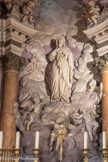 <center>Cathédrale Notre-Dame-de-la-Seds </center>Chapelle de la Vierge. La Vierge porte un manteau frangé d'or, elle est debout sur un nuage, les deux mains croisées sur la poitrine. Au-dessous, trois anges, dont deux portaient une banderole.