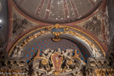 <center>Cathédrale Notre-Dame-de-la-Seds </center>Chapelle du «Corpus Domini» (ou du St Sacrement). Au dessus du fronton, une guirlande d’épis de blé et de grappes de raisins évoque le pain et le vin devenant Corps et Sang du Christ au cours de la célébration eucharistique.
