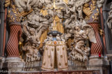 <center>Cathédrale Notre-Dame-de-la-Seds </center>Chapelle du «Corpus Domini» (ou du St Sacrement). Les deux superbes anges thuriféraires encadrant le tabernacle rappellent fortement les œuvres du Bernin. Cet ensemble de très grande qualité est l'un des trésors de l'art baroque en Provence.