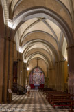 <center>Cathédrale Notre-Dame-de-la-Seds </center>Bas côté droit. Au fond, la chapelle du «Corpus Domini» (ou du St Sacrement). Sur la droite, les chapelles de St Joseph, de Ste Anne, de la tombe des évêques.