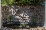 <center>Le jardin Alexandre Ier</center>1880. Réalisation de la «Fontaine du Buveur» par le sculpteur Benoît Lucien Hercule.
1943. Le haut-relief encastré dans un massif de rocaille, en retrait de la Porte de Courtine dans le Jardin Alexandre 1er fut déposé par les troupes allemandes afin d'être fondu pour en récupérer le bronze.