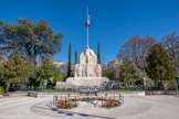 <center>Monument aux morts de la guerre de 1914-1918</center>Ce monument, d'où se dégage une sensation d’austérité, de simplicité et de gravité, fut réalisé en 1925 par Honoré Sausse, statuaire né à Toulon.Il est situé à l'entrée du jardin de la ville Alexandre 1er, face au palais de justice réalisé en 1924.
