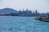 <center>Le port militaire.</center>Au fond, le fort de Six-Fours et la Collégiale.
