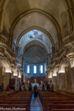 La cathédrale Notre-Dame des Doms. Si l’église originale date du XIIe siècle, il faut signaler qu’elle a été entièrement remaniée au XVIIe siècle. La nef à quatre travées est flanquée de chapelles sur son flanc sud,  et d'un bas-côté sur son flanc nord.