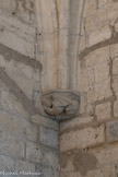 <center>Sacristie Nord.</center>Cette salle offre les principales caractéristiques architecturales du Palais Neuf de Clément VI par l’emploi plus répandu de la voûte à croisées d’ogives et l’apparition du décor sculpté, inexistant dans les constructions de Benoit XII.
