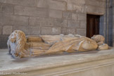 <center>La Sacristie Sud</center>Gisant de Clément VI (1342-1352). Moulage de Plâtre. 1913. Leopold Bulla. Don, Palais des Papes.