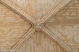 <center>La Sacristie Sud</center>Elle est coiffée d'une voute compartimentée sur croisées d'ogives dont une clef porte les armes du pape Innocent VI.