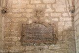 <center>Le Grand escalier d'Honneur.</center>Une inscription dans un cartouche, relate la réfection de l'escalier par le Vice Légat Lascaris, en (1659), à la veille de la visite de Louis XIV.