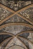 <center>Palais des Papes</center>Plafond du hall d'entrée : vestige de l'occupation du palais par l'armée, de la Révolution à 1902.