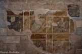 <center>Chambre de Parement.</center>Aux murs, subsistent des soubassements de faux-marbre peints au XIVe siècle ainsi que les traces des aménagements opérés par les militaires au XIXe siècle.