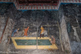 <center>Studium ou Chambre du Cerf.</center>Le vivier est représenté en aplat, de manière à montrer les poissons qu’il contient.
Les pontifes avignonnais firent bâtir des viviers dans la ville.
On y élevait des poissons, en particulier des brochets, destinés à la table du pape.
A l’arrière-plan, un sous-bois et un ruisseau donnent une certaine profondeur a la scène.
A droite, la chasse à la pipée. Elle se pratique au début de l’hiver et prend place logiquement sur la paroi nord.