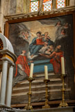 <center>Église Saint-Étienne</center>Marie tenant Jésus debout, avec à ses pieds st Etienne tenant une pierre dans sa main et st Barthélémy tenant un coutelas.