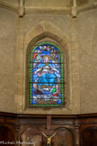 <center>Châteauneuf-du-Pape.</center> L'église Notre Dame de l'Assomption. Vitrail qui représente l'élévation de Marie