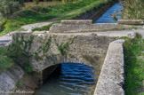 <center>Canal de Carpentras </center>  Le projet d'irriguer le Comtat Venaissin avec les eaux de la Durance date du Moyen-âge. Un tel projet n'a été concrétisé qu'au milieu du XIXe siècle. Le canal de Carpentras, réalisé grâce au Pernois Louis Giraud, est inauguré en 1857 par l'Impératrice Eugénie. Le cours principal, long de 65 kilomètres, passe en contrebas de la chapelle Notre-Dame d'Aubune.