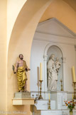 <center>Vacqueyras </center> Saint-Barthélemy avec le couteau et la palme du martyr.