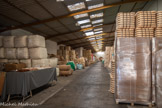 <center>La manufacture Brun de Vian-Tiran.</center>Stockage de la laine. Il y a six mois de stock. L'antimite est changé tous les mois. Il faut un mois pour faire un produit. Une couverture demande la laine de huit moutons. La laine de mouton coûte entre 5 et 10 $.